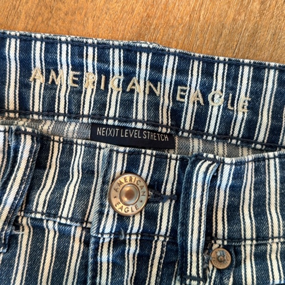AMERICAN EAGLE • STRIPED HI-RISE SHORTIE • Size 00 Summer Shorts - Picture 7 of 11